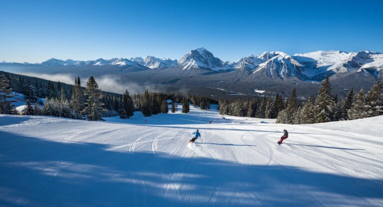 2022_LakeLouiseSkiResort_Saddleback_SkiBig3_ReubenKrabbe