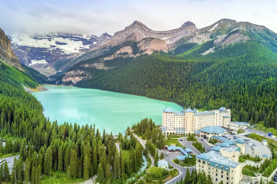 chateau-lake-louise