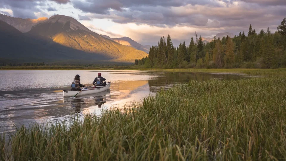 Paddling on Vermilion Lakes, 5 minutes cycle from the Juniper