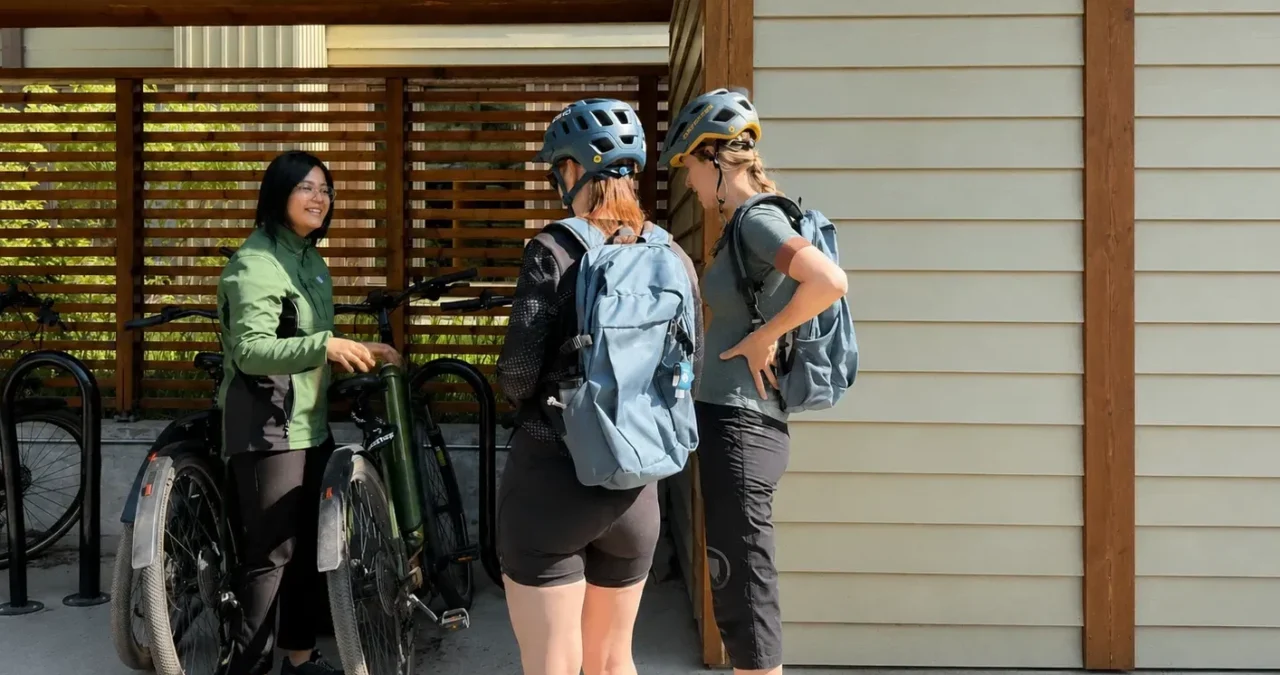 A staff member explaining the route for cycling on the Juniper E-Bikes around Banff