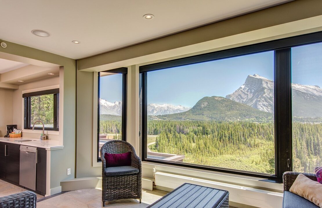 The Juniper 3-Bedroom Suite overlooking Rundle Mountain