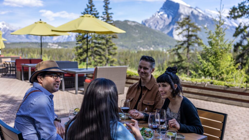 A group enjoying their meal with Mount Rundle in the background